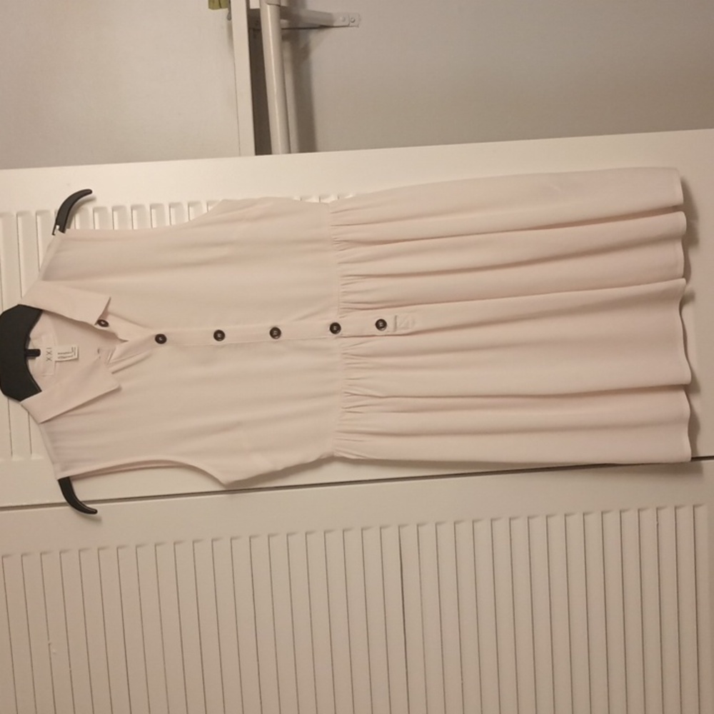 A Size Medium  Sleeveless Dress